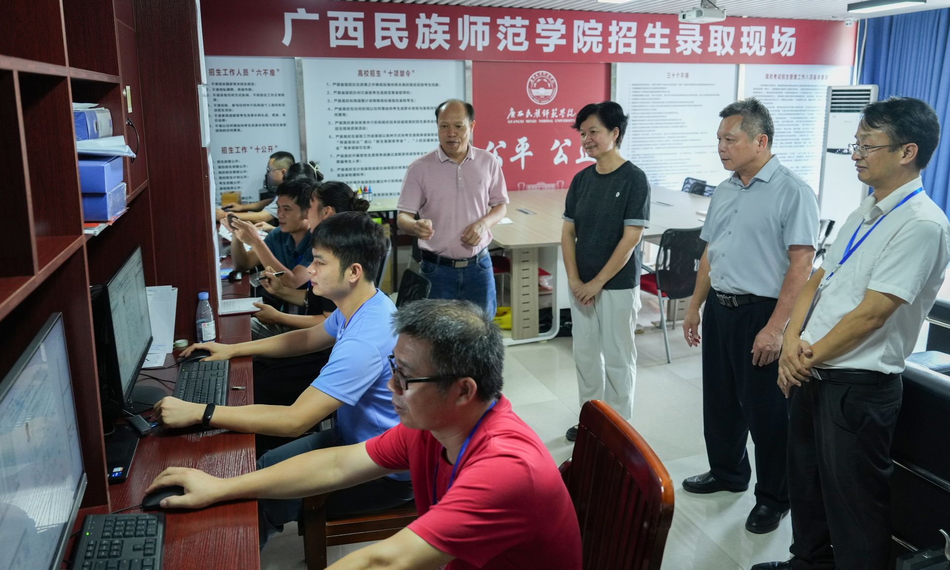 校领导到招生录取现场检查2025年招生录取工作